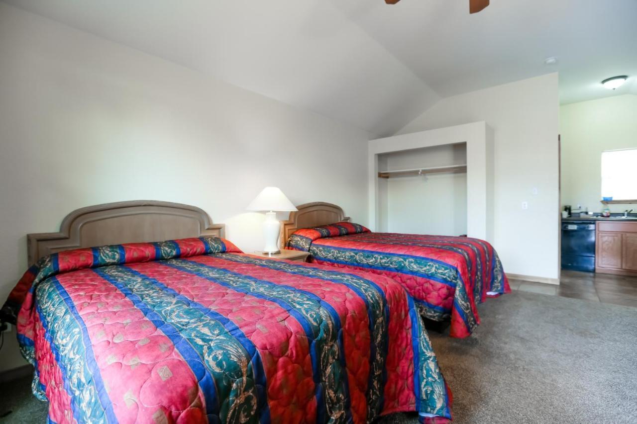 بليزانتون Brush Country Lodge المظهر الخارجي الصورة